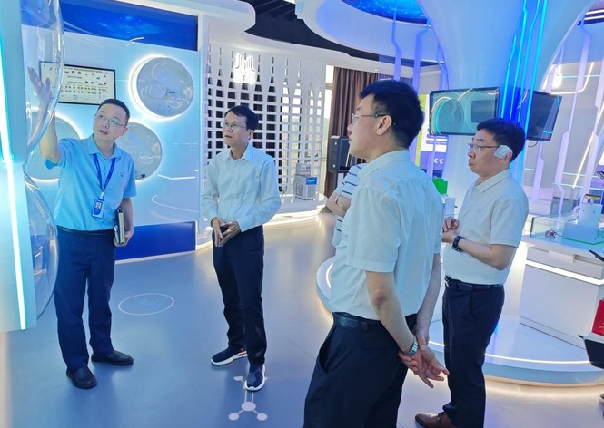 數(shù)智賦能 綠動(dòng)鷺島 | 廈門市政協(xié)黨組副書(shū)記、副主席黃曉舟一行蒞臨金名節(jié)能走訪調(diào)研